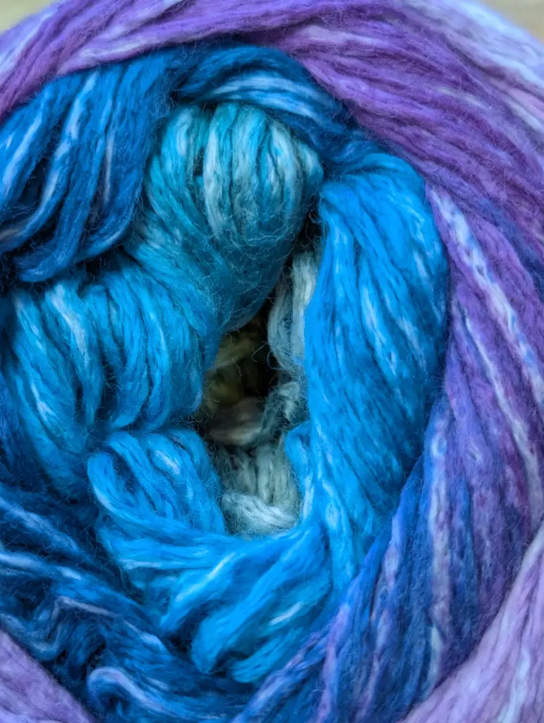 Cumulus Rainbow 228 Midnight Jewel