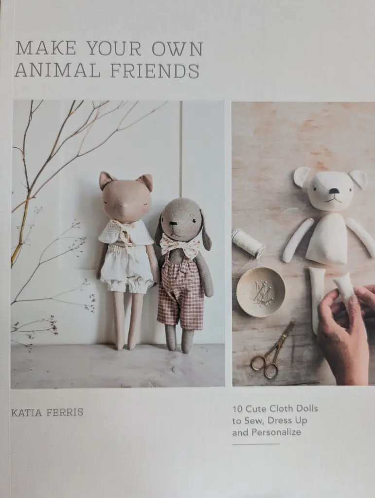 Make Your Own Animal Friends : 10 Cute Cloth Dolls to Sew, Dress up and Personalize